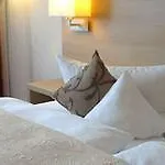 Otel Naegler's Fine Lounge 4*
