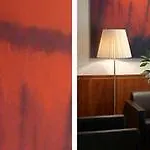 Otel Naegler's Fine Lounge
