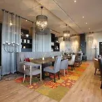 Naegler's Fine Lounge