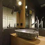 Naegler's Fine Lounge Otel