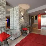 Naegler's Fine Lounge Otel 4*