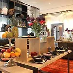 Naegler's Fine Lounge Otel 4*