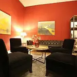 Naegler's Fine Lounge 4*