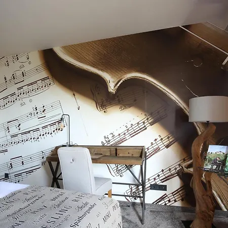 Naegler's Fine Lounge