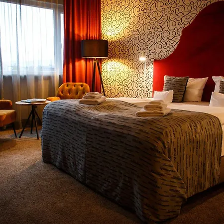 Naegler's Fine Lounge 4*