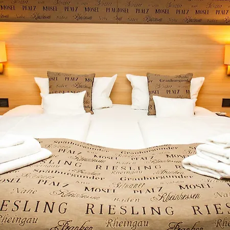 Naegler's Fine Lounge 4*