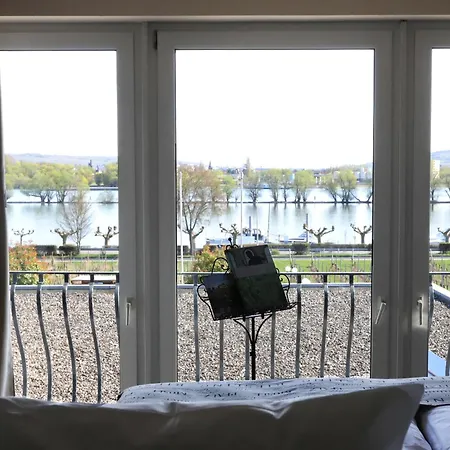 Naegler's Fine Lounge