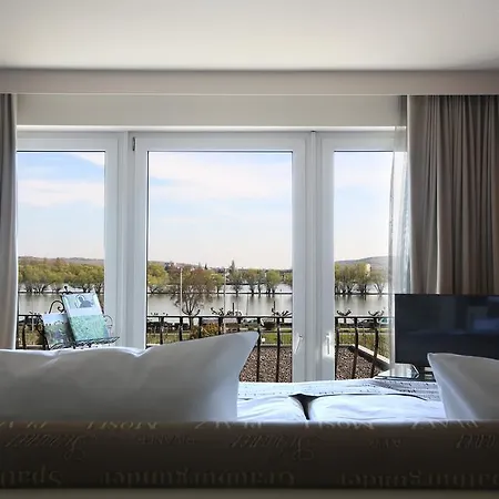 酒店 Naegler's Fine Lounge