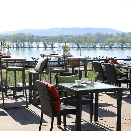 Naegler's Fine Lounge Hotell 4*