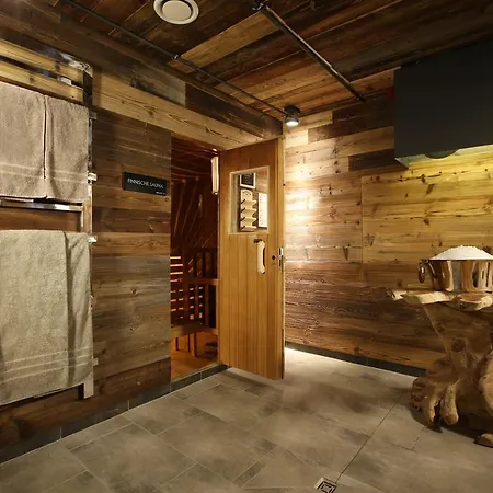 Naegler's Fine Lounge 4*