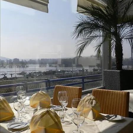 Naegler's Fine Lounge Hotell 4*