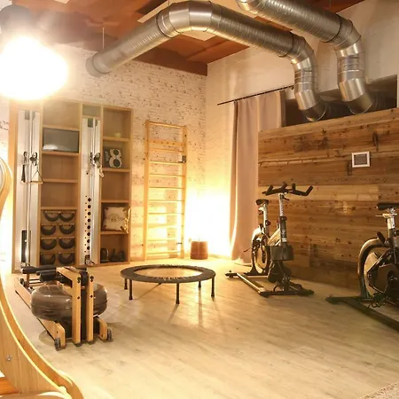 Naegler's Fine Lounge 호텔 4*