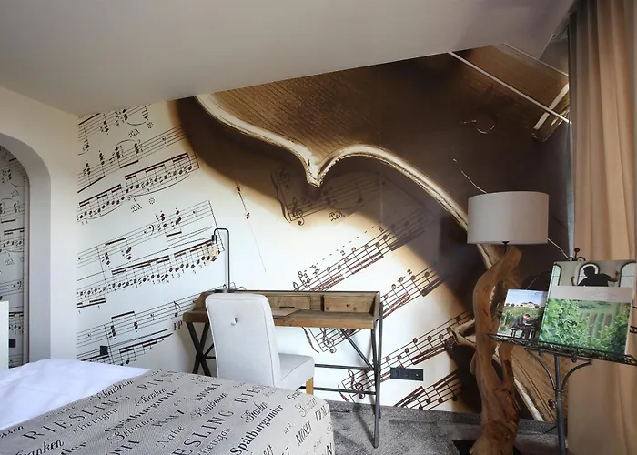 Naegler's Fine Lounge