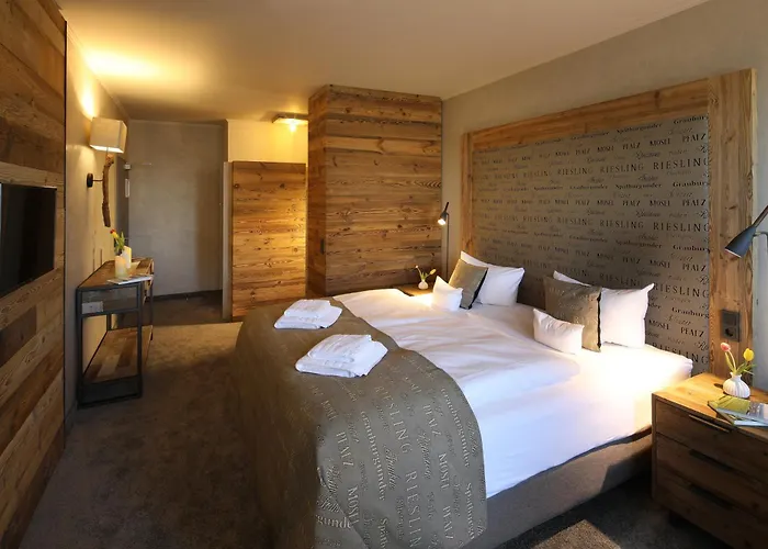 Naegler's Fine Lounge Hotel