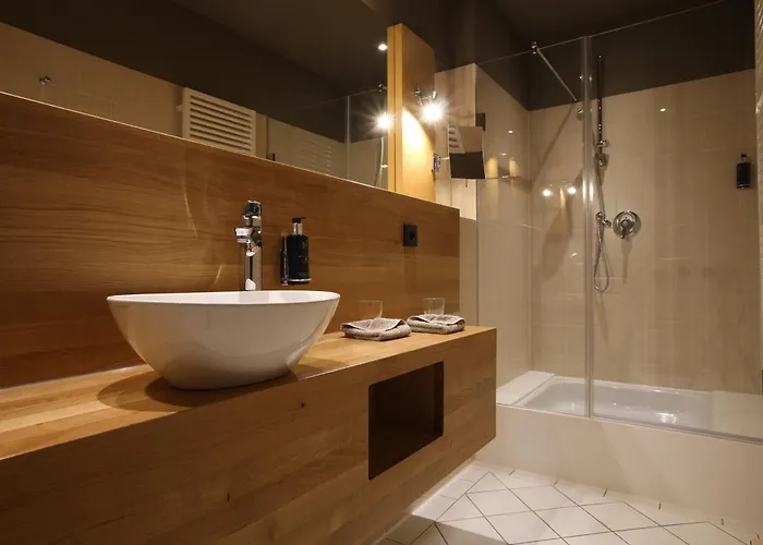 Naegler's Fine Lounge 4*