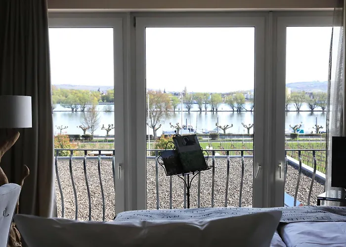 Naegler's Fine Lounge