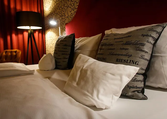 Naegler's Fine Lounge Hotel