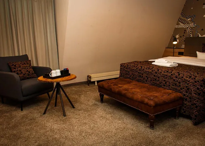 Naegler's Fine Lounge Hotel 4*