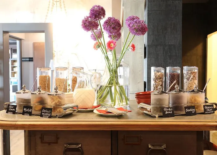 Naegler's Fine Lounge Hotel