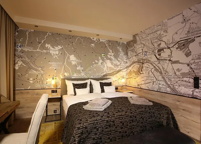 Naegler's Fine Lounge Hotel 4*